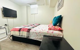 Luxury Homestay In Mississauga Near Square One Mall & Pearson Airport